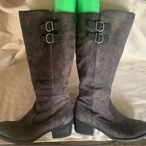 Woman’s Brown Suede boots Sz 11